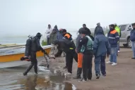 El clima no ayuda para hallar al pescador