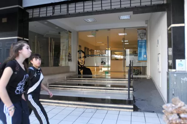 La presión de los abuelos hizo que la UNT restituya un inmueble al EPAM