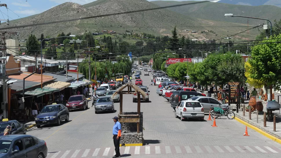 A DESENCHUFARSE. El corte obligó a los veraneantes a abandonar sus teléfonos. LA GACETA/ FOTO DE FRANCO VERA (ARCHIVO)