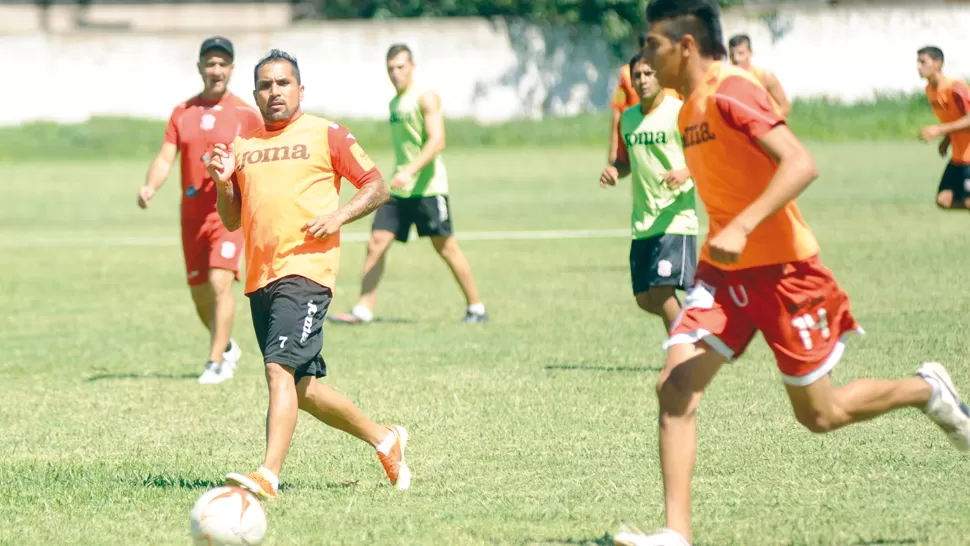 DE TODO. El plantel trabaja duro tanto en lo físico como en lo futbolístico.