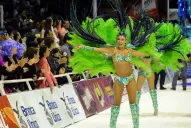 Las comparsas desfilaron hasta el alba en la primera noche de carnaval