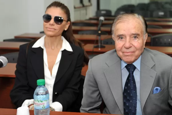 Menem recibió esta noche el alta médica y está en su casa