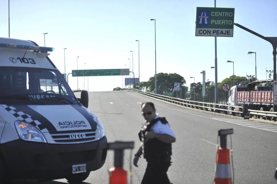 INACTIVIDAD. Por la Autopista Illía circulan unos 100.000 vehículos por día. telam