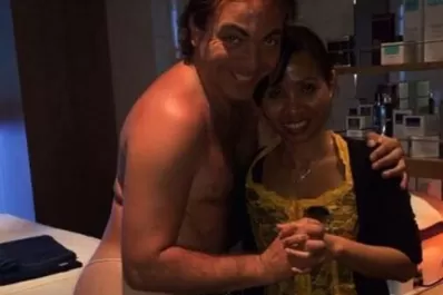 Después de un masaje, Cristian Castro se sacó una foto en tanga