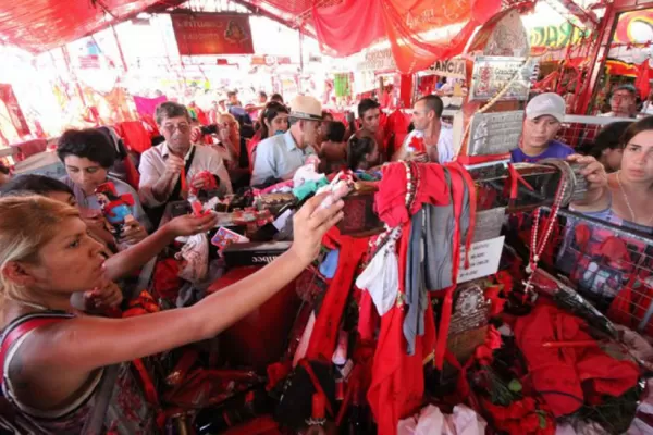 Miles de peregrinos le rinden culto al Gauchito Gil en Corrientes