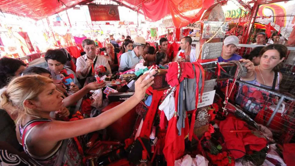 MULTITUD. Los fieles desbordaron el santuario del santo de Corrientes. FOTO TOMADA DE INFOBAE.COM