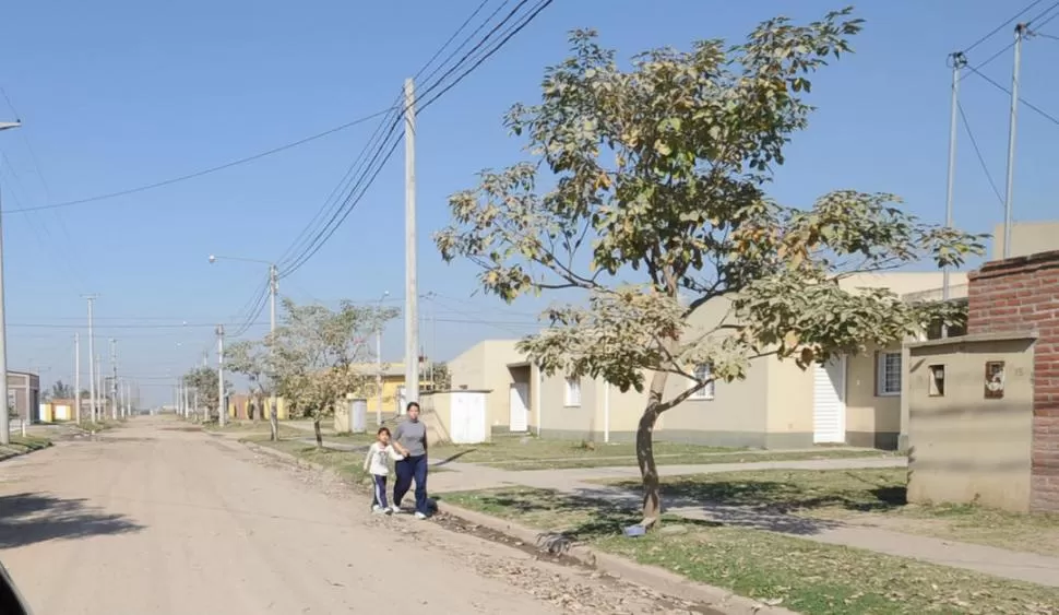 MÁS CARAS. La Provincia emite mensualmente 37.302 boletas de pago de viviendas; el valor promedio de las cuotas es de unos $ 250, dijo el Ipvdu. LA GACETA / FOTO DE OSVALDO RIPOLL (ARCHIVO)