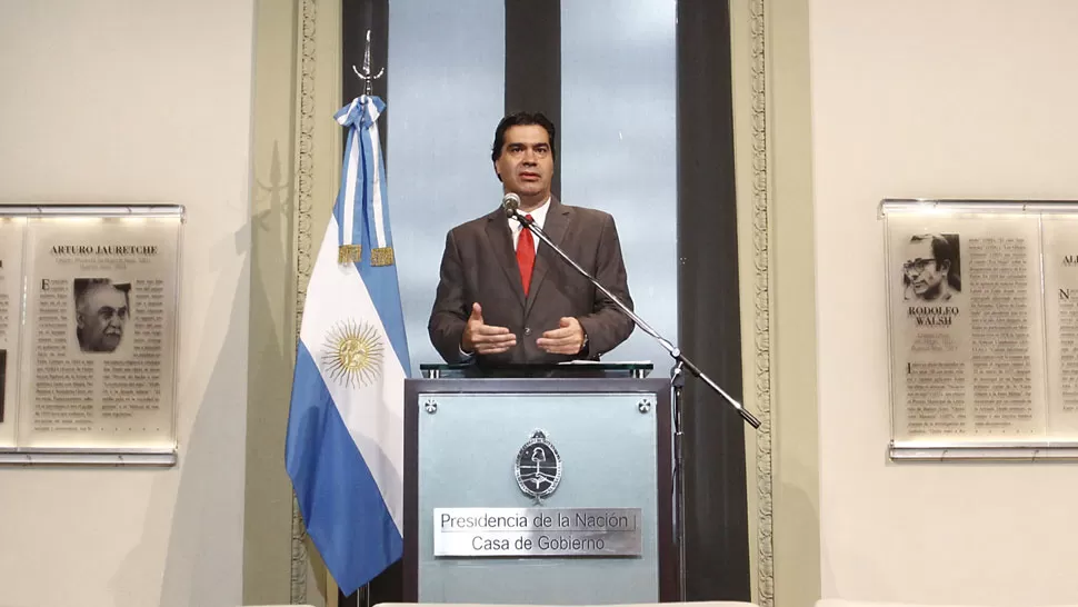 PONIENDO EN EL PECHO. Capitanich volvió a usar sus conferencias para defender las medidas oficiales. DYN