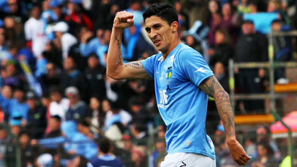 FESTEJO. Hernández celebra un gol con la camiseta de O'Higgins. FOTO TOMADA DE NACION.CL