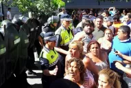 Los ambulantes y la Policía se disputaron el microcentro: Hay tres detenidos