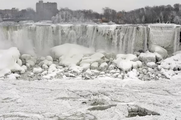 La ola de frío Ártico congeló las cataratas del Niágara