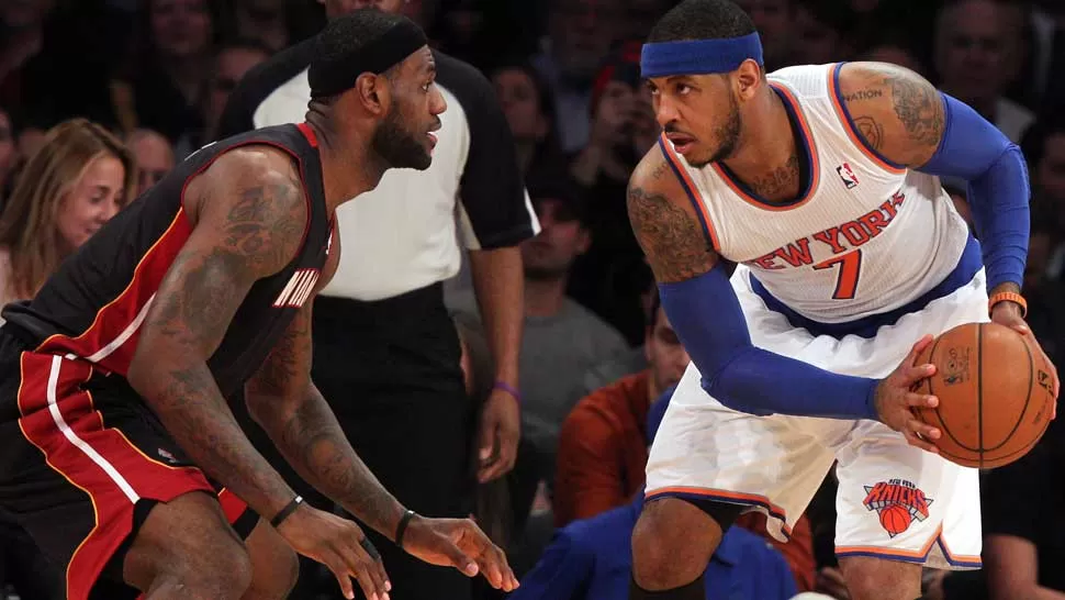 MANO A MANO. Melo se quedó con el duelo ante King en el partido de anoche en el Garden. REUTERS