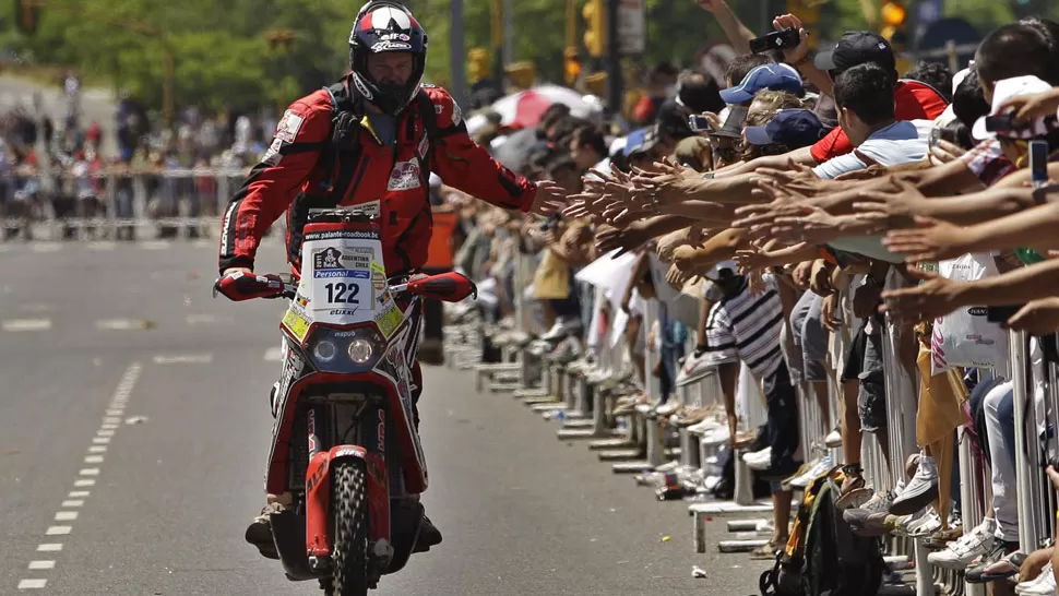 SALUDOS. Palante recibió el afecto del público argentino al momento de la largada. FOTO TOMADA DE USATODAY.COM