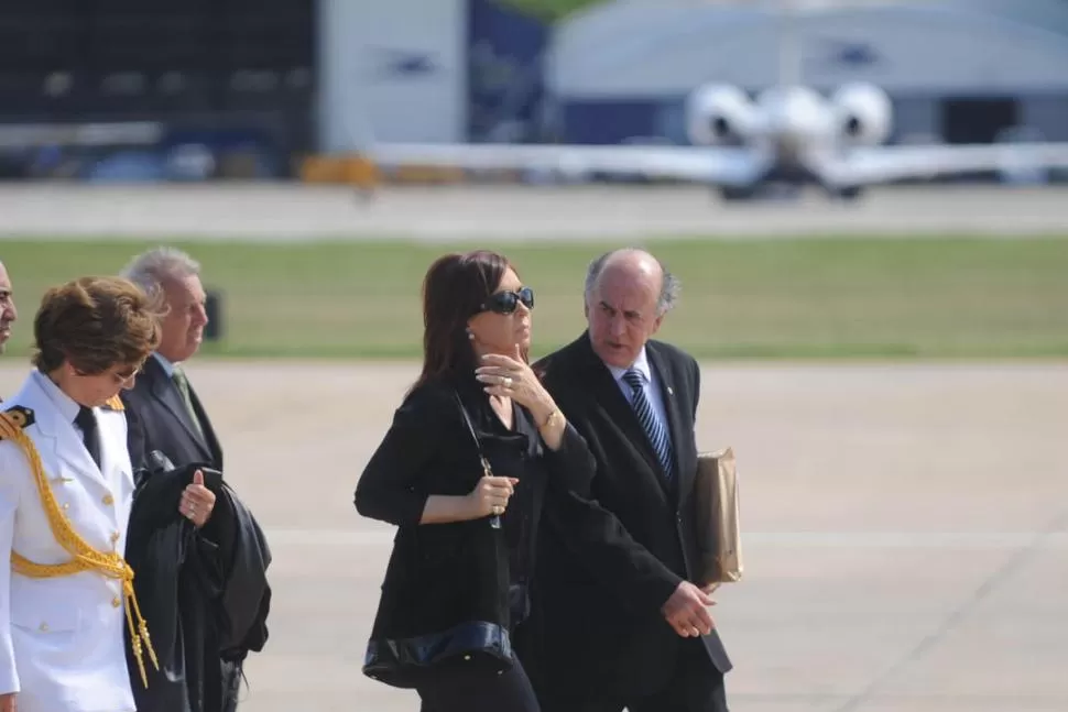 OTROS TIEMPOS. Parrilli y Cristina juntos por tomar un vuelo tiempo atrás. TELAM (ARCHIVO)