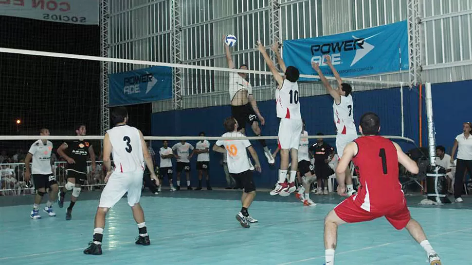 LUGAR ACOGEDOR. El estadio de voley tiene muchas comodidades y servicios.
