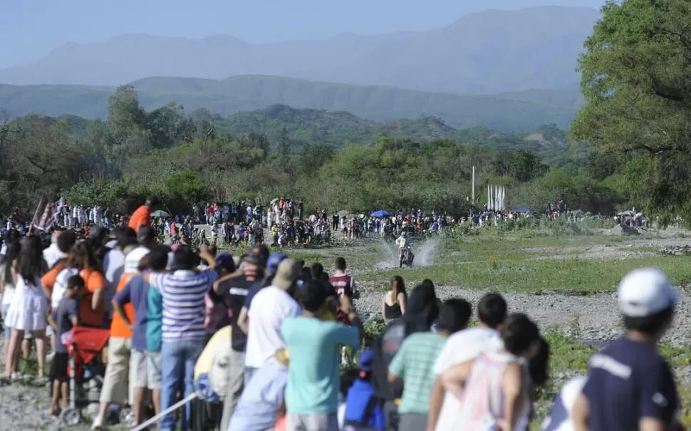 EL PÚBLICO RESPONDIÓ. Por primera vez desde que recorre suelo tucumano, los paisajes de San Pedro de Colalao y sus alrededores, fueron descubiertos por los corredores de la prueba de rally. 