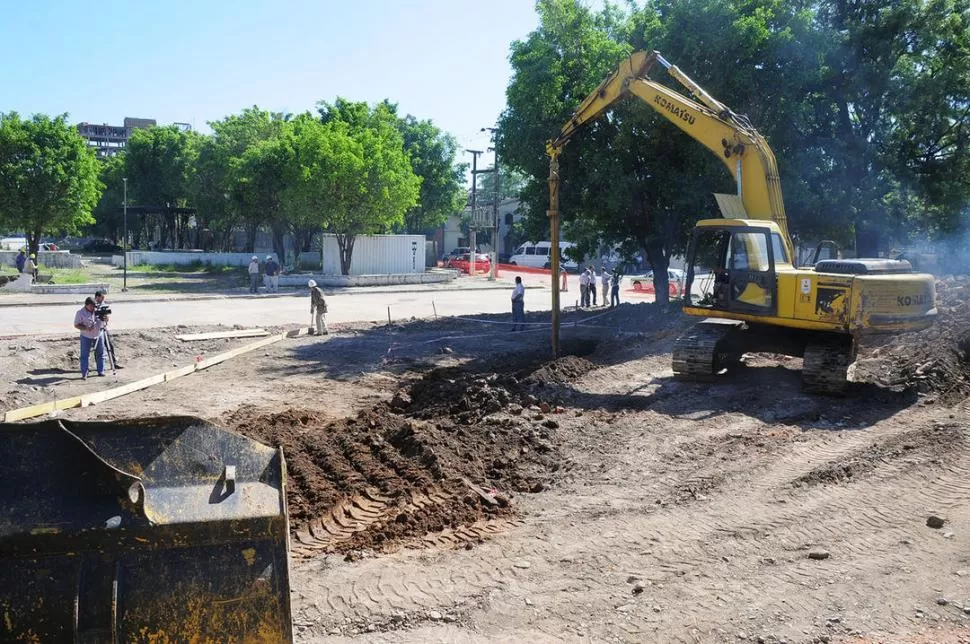 PERFORACIÓN. Máquinas trabajan en Marco Avellaneda y Mendoza. prensa y difusión