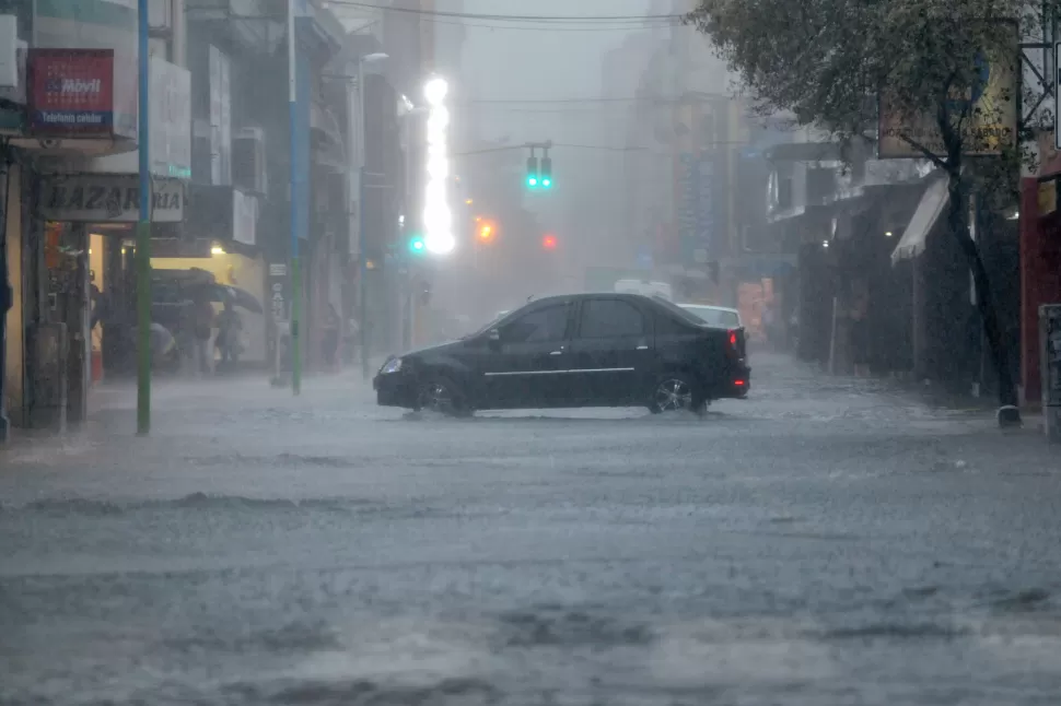 UNA CORTINA. La lñluvia fue la gran protagonista de la mañana. FOTO LA GACETA / INÉS QUINTEROS ORIO