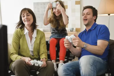 Dedicá menos tiempo a la TV y más horas al juego; tus hijos te lo agradecerán