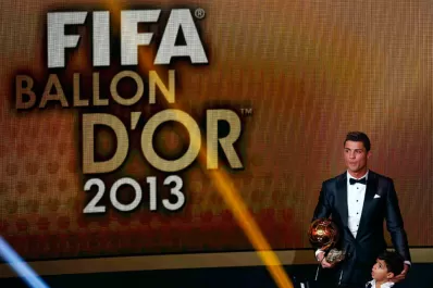 Tras ganar el Balón de Oro, Ronaldo muestra sus logros en Youtube