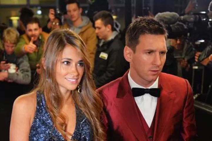 DE ETIQUETA. Lio y Antonella deslumbraron en la alfombra roja. FOTO TOMADA DE TWITTER.COM/LEOMESSIFANSCLUB