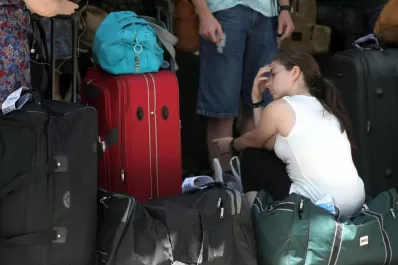 El conflicto con los maleteros complica los vuelos al exterior