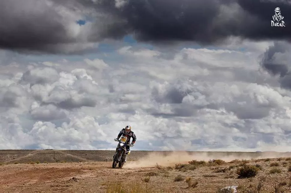 RECORTAR DISTANCIAS. El francés, con su Yamaha, empieza a sentir mejores sensaciones cuando promedia la carrera. 