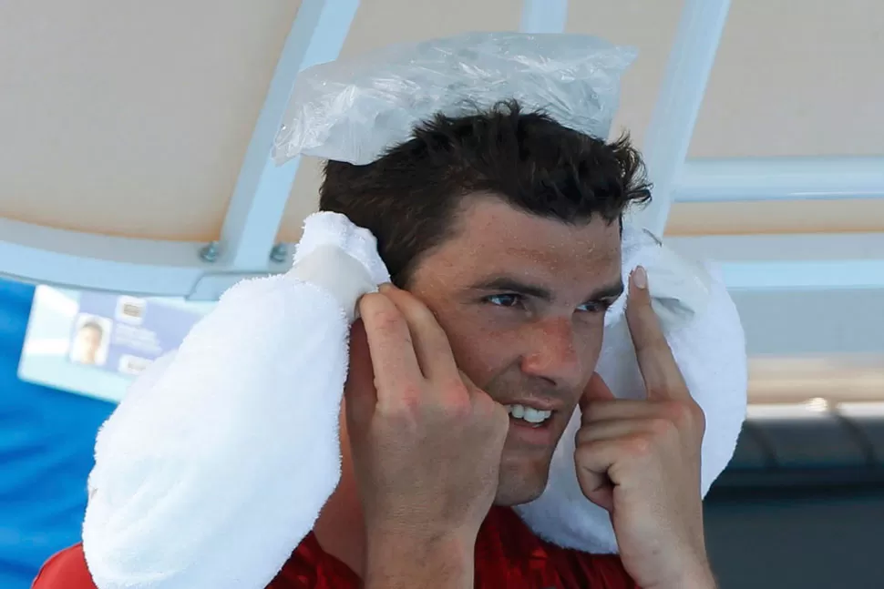 AFECTADO. Dancevic no pudo aguantar el calor de Australia. REUTERS