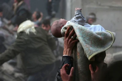 Un bebé que sobrevivió a la guerra en Siria conmueve al mundo