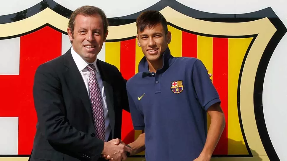 LEGALIDAD. Rosell y Neymar deberán demostrar que la firma del contrato no ocultó maniobras para evadir impuestos. ARCHIVO REUTERS