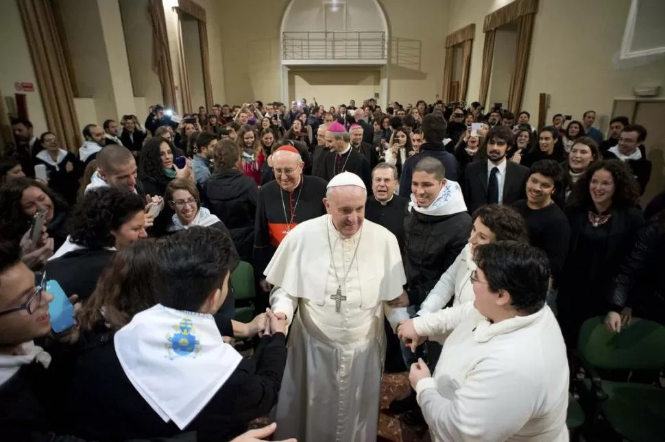 EL PAPA DEL CAMBIO. Mientras su popularidad crece, Francisco estremece a los conservadores de la Iglesia. REUTERS