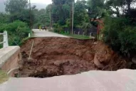 Video: Un puente fue arrasado por el alud en El Rodeo