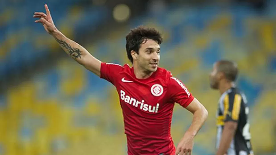 FESTEJO. Scocco celebra una de los goles que hizo en el Inter de Brasil. FOTO TOMADA DE CANCHALLENA.COM