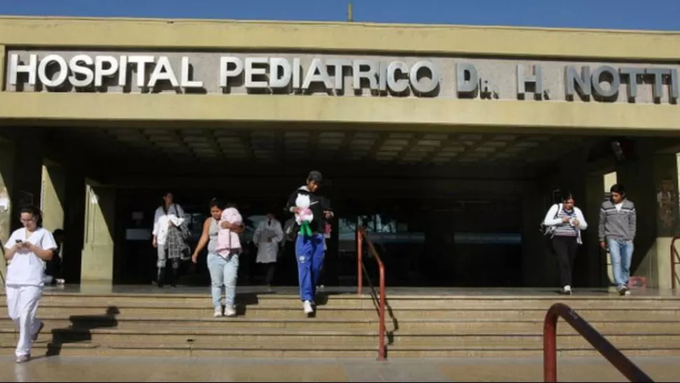 DE URGENCIA. El pequeño  fue trasladado en estado grave al hospital Notti. IMAGEN TOMADA DE TN.COM.AR