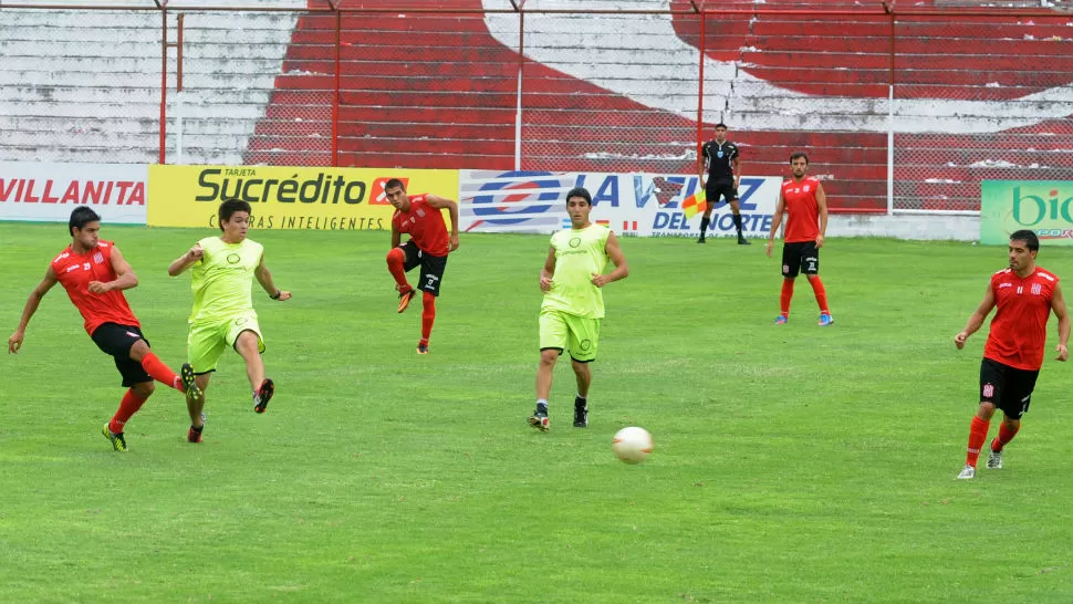 SIN GOLES. El encuentro se jugó esta tarde. LA GACETA / FOTO DE MARÍA SILVIA GRANARA