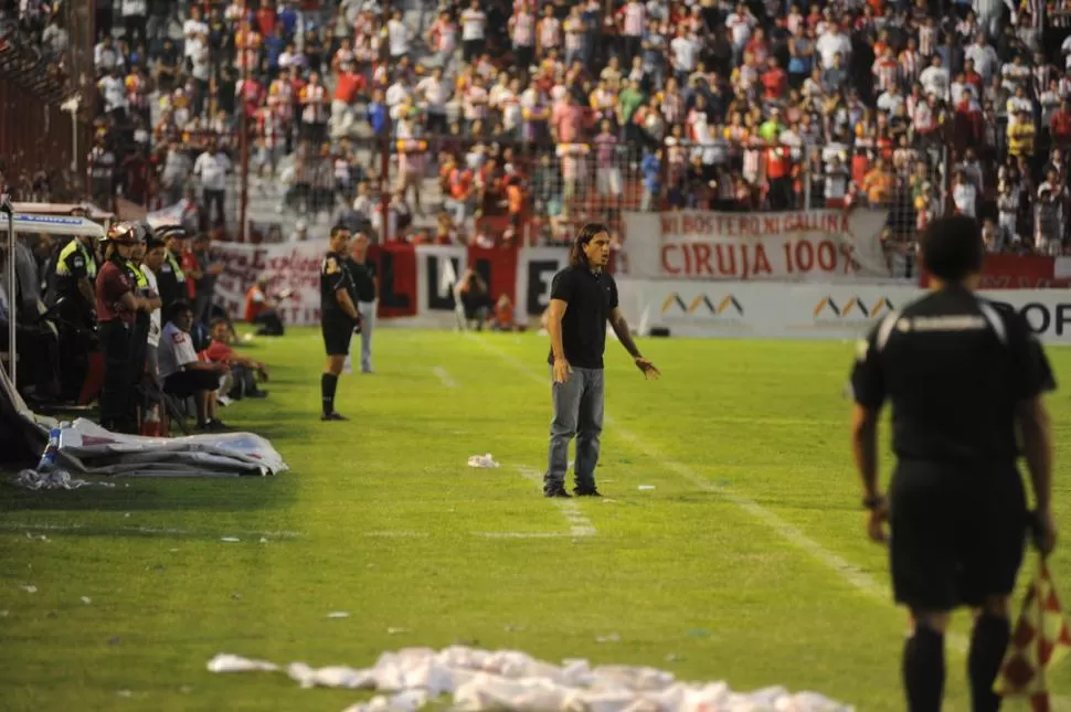 A PLENO. Hasta que se fue de la cancha por una agresión, Erroz vivió con todo el clásico contra San Martín, en La Ciudadela. 