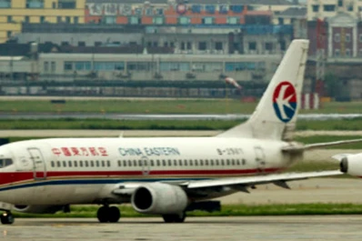 ¿La gran estafa?: Usó un pasaje de avión de primera clase para comer gratis un año