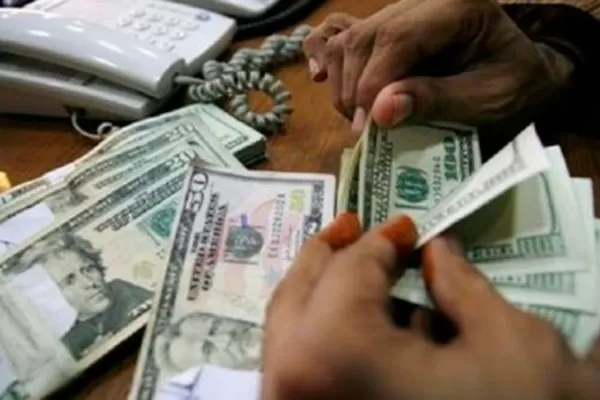 El peso uruguayo y el real brasileño también caen