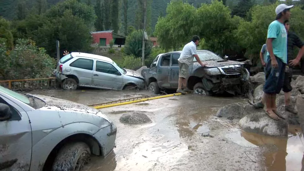 TEMPORAL. Los rescatistas busca a la última desaparecida: una joven de Santiago del Estero. ARCHIVO TELAM