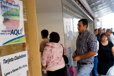 Cientos de usuarios se agolparon para conseguir la Tarjeta Ciudadana