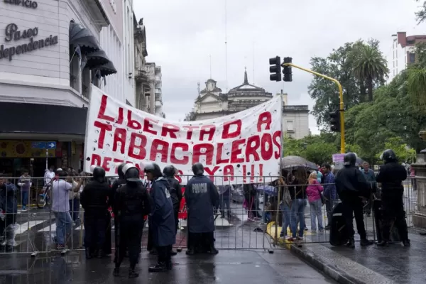 Acuden al PE por los tabacaleros detenidos
