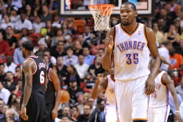 Kevin Durant le ganó a LeBron James