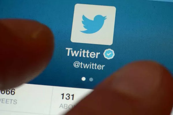 Twitter gana dinero cada vez que un usuario actualiza la página