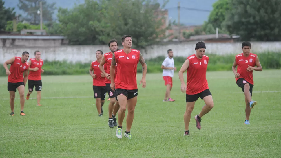 FESTEJO. Lenci marcó en el entrenamiento de San Martín. ARCHIVO LA GACETA