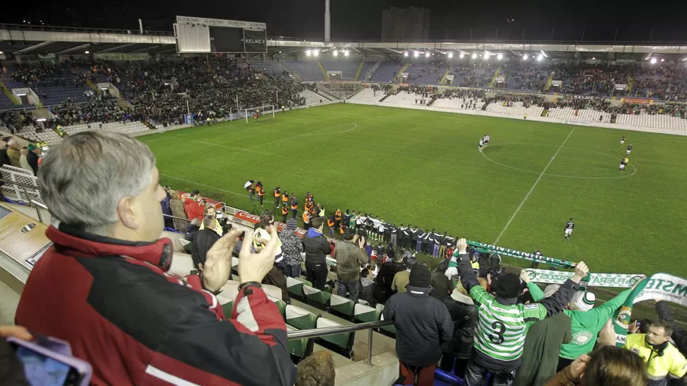 PROTESTA. Los jugadores de Racing no quisieron jugar el partido. FOTO TOMADA DE ELDIARIOMONTANES.ES