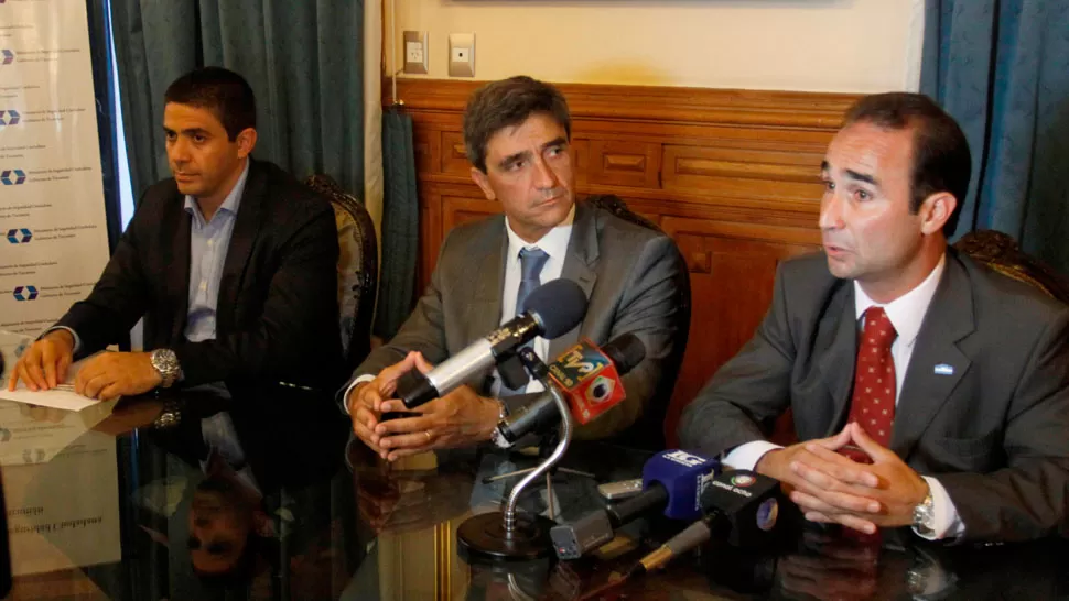 ANUNCIOS. Hofer, Yedlin y Sosa Piñero brindaron una conferencia de prensa. LA GACETA