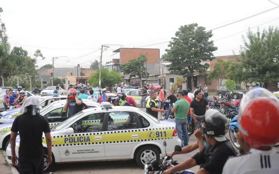 EL ACUARTELAMIENTO. Los policías rebeldes se amotinaron en la Subjefatura entre el 8 y el 10 de diciembre. la gaceta / foto de héctor peralta (archivo)