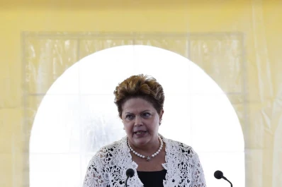 Rousseff hizo cambios obligados en su gabinete