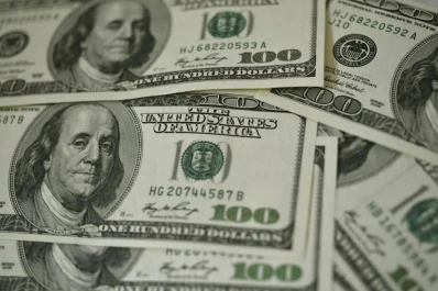 Sangría de reservas para sostener el dólar a $ 8