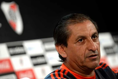 Díaz confirmó que Cavenaghi jugará ante Boca